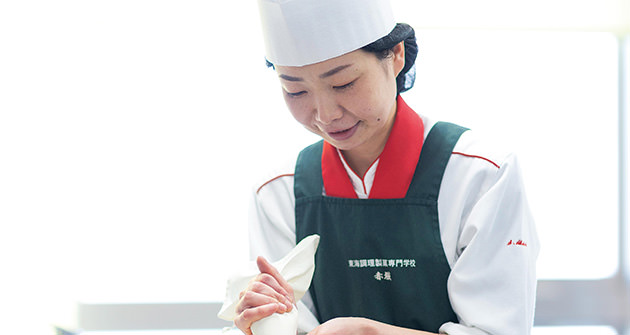 製菓技術科 赤堀 早恵香さん